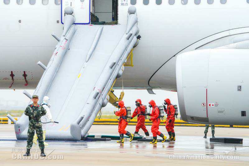 上海浦东机场举行大规模应急救援综合演练         机场供图