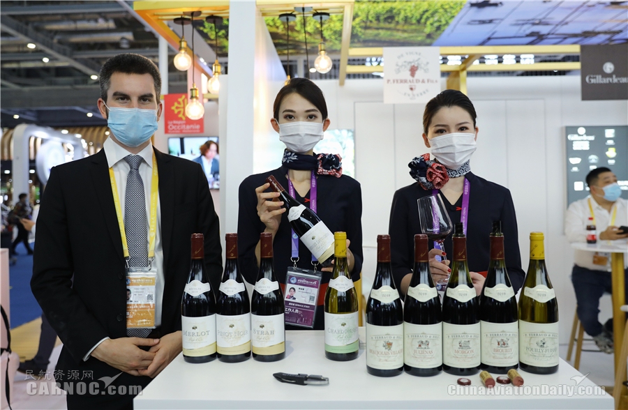 进博会开展首日东航签约民航第一单落地547709_ 进博会开展首日东航签约民航第一单落地