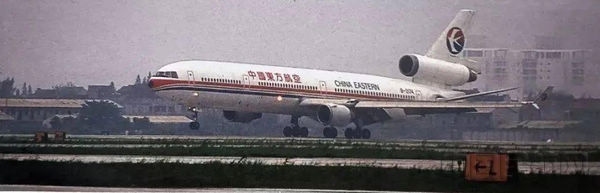 1999年东航派出客机执行浦东机场试飞任务