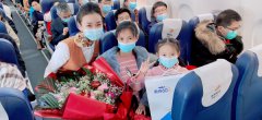 幸福航空开展新航线首航客舱主题活动