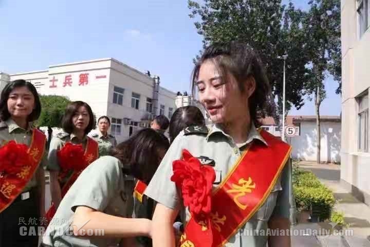 附图2：刘雅男的军旅生活.jpg