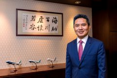 香港商人成为亚洲航空第三大股东！扑克冠军4亿港元入股亚航
