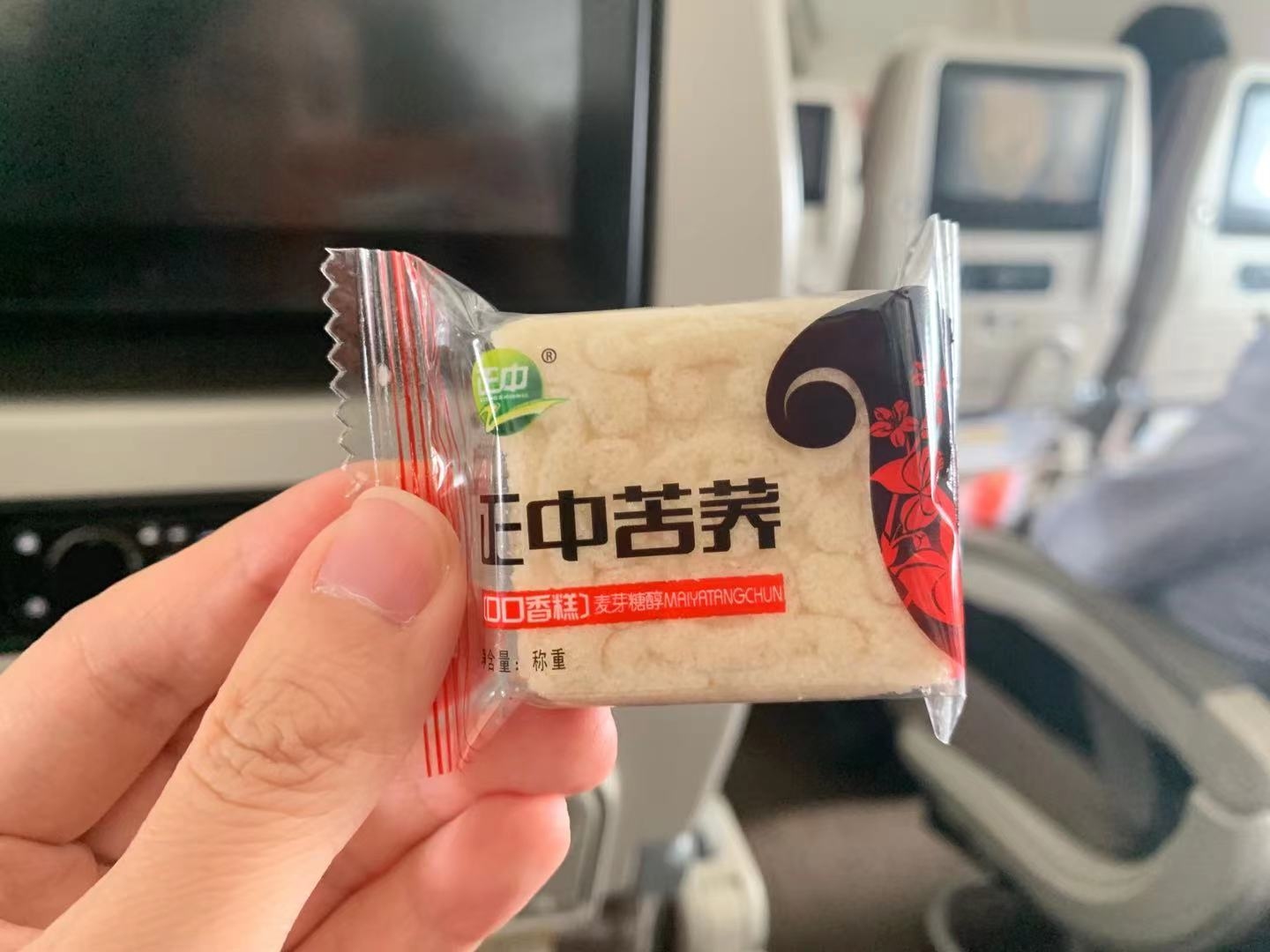 彝族小朋友带来的家乡特产