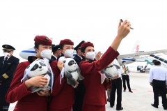 天府国际机场迎来开航后首架进港国航航班