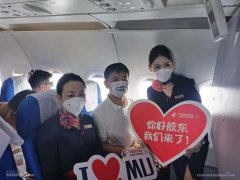 东航MU5671航班“首落”青岛胶东国际机场 机长旅客齐祝福