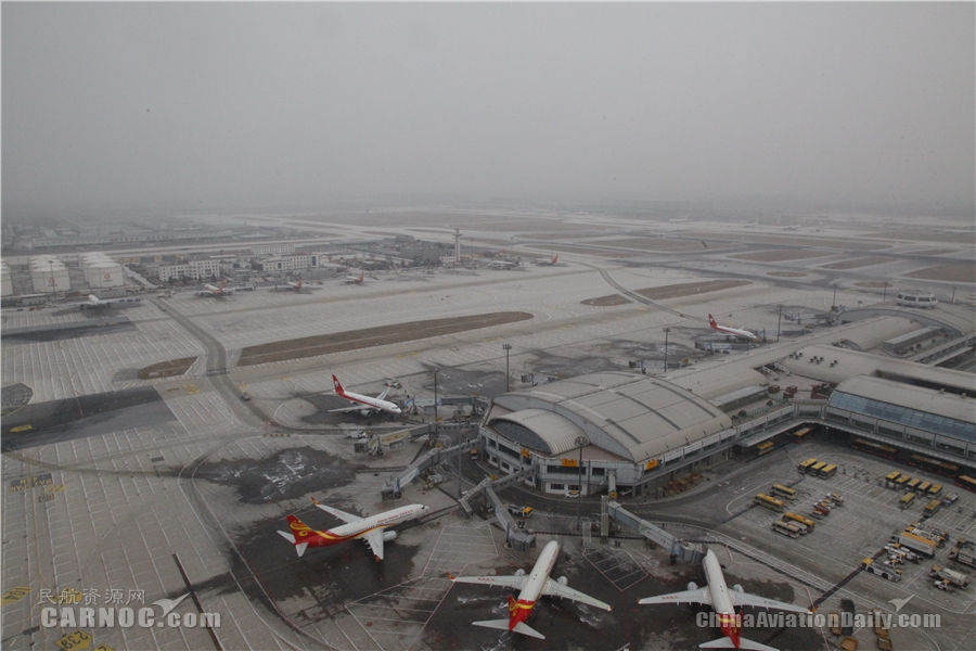 首都、大兴两机场迎首场降雪 华北空管启动应急预案保春运航班577203_ 首都、大兴两机场迎首场降雪 华北空管启动应急预案保春运航班