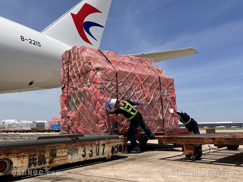 较6月近乎翻番,东航日均旅客回升至逾20万人次589659_ 较6月近乎翻番,东航日均旅客回升至逾20万人次