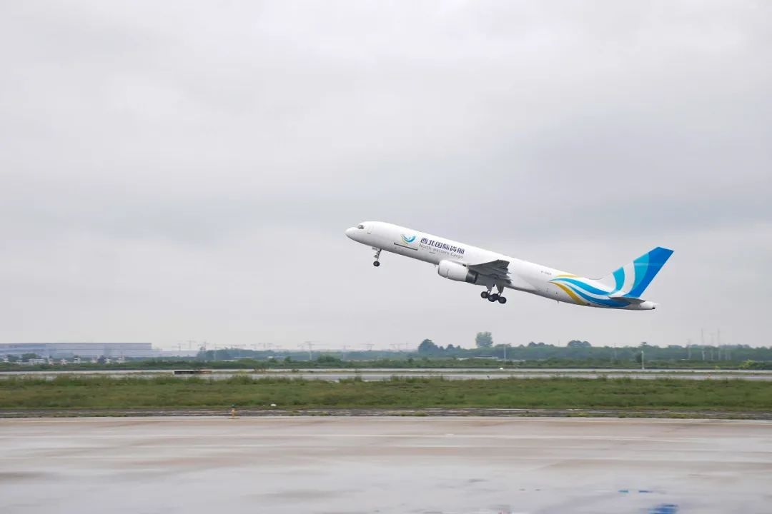 陕西首家本土货运航空公司完成国际首航590889_ 陕西首家本土货运航空公司完成国际首航