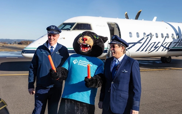 地平线航空向波特兰社区学院捐赠退役Q400飞机595411_ 地平线航空向波特兰社区学院捐赠退役Q400飞机