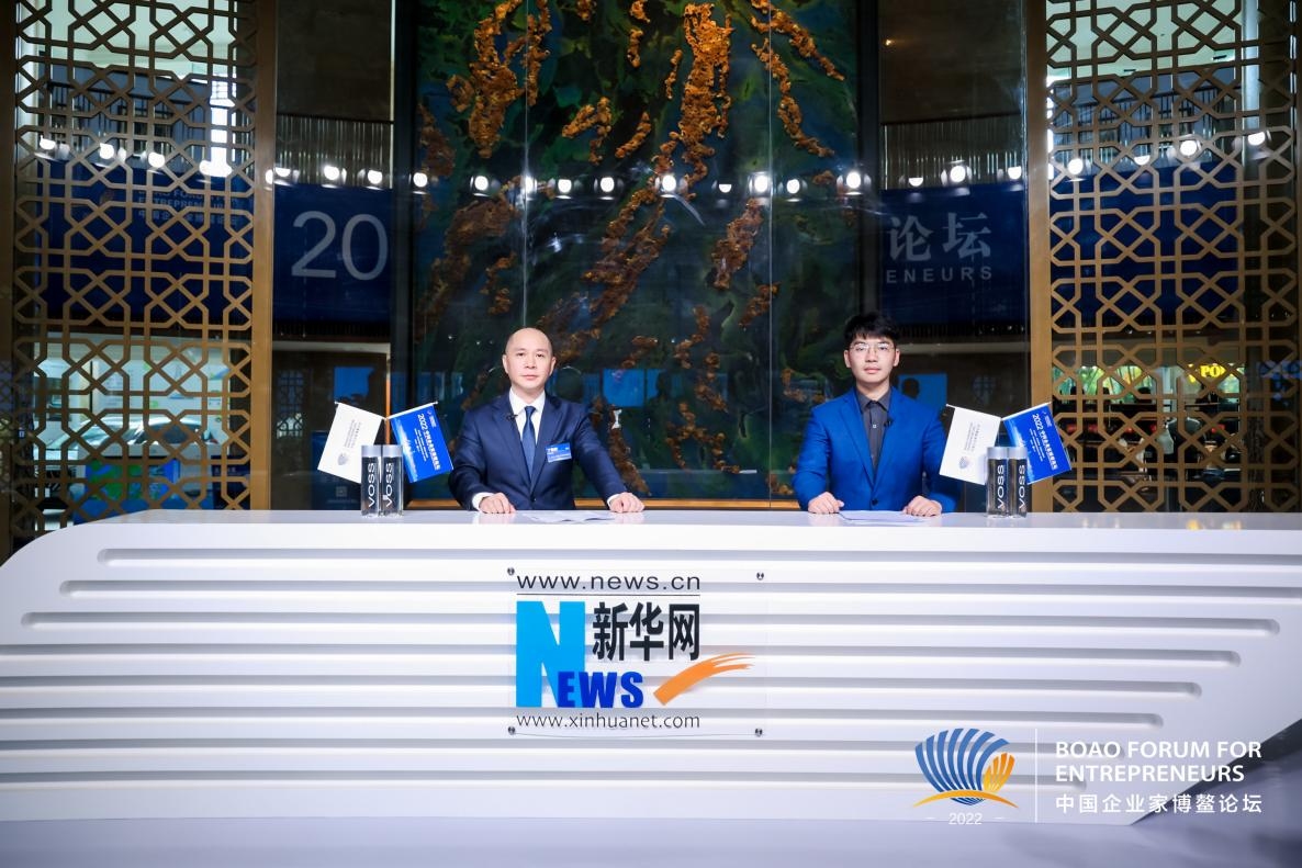海航航空集团总裁、海南航空董事长丁拥政在论坛期间接受采访