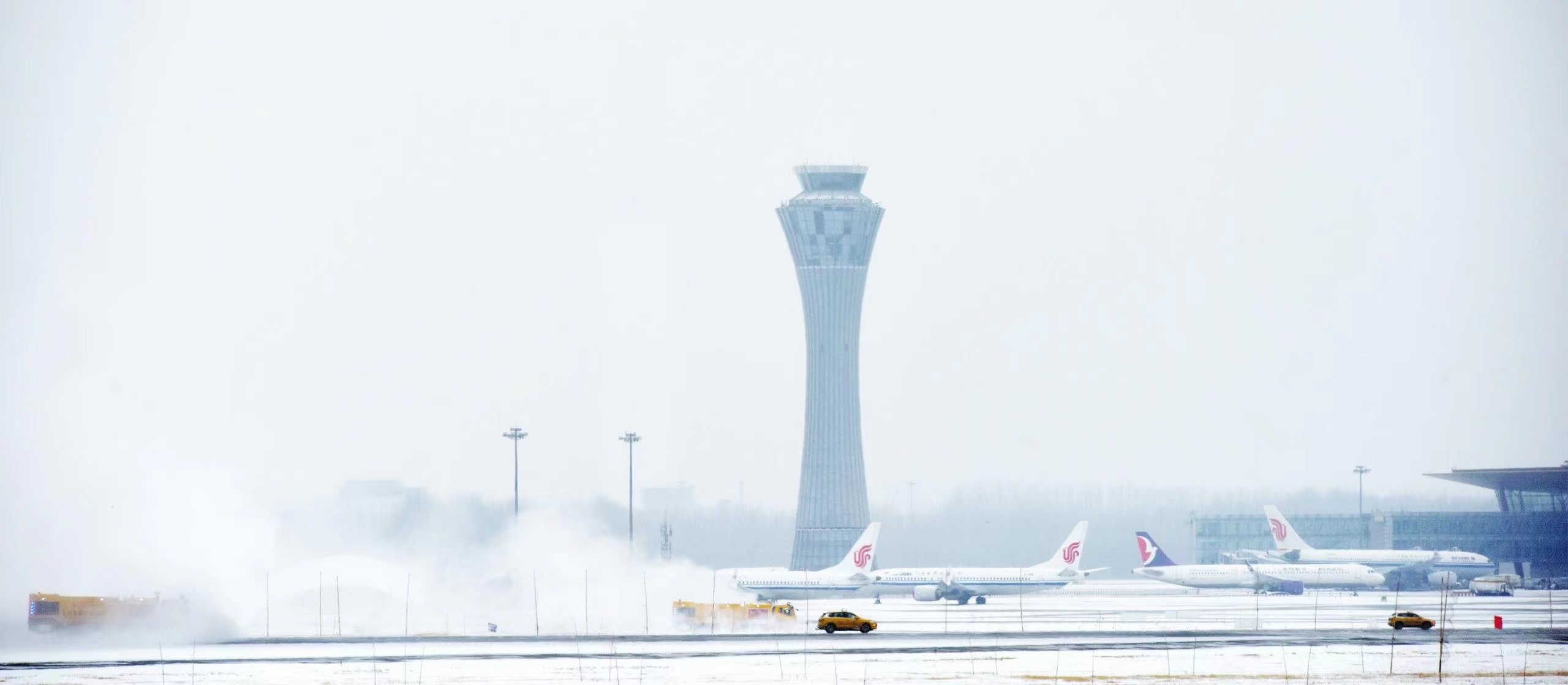 首都机场全力除冰除雪保障航班613645_ 首都机场全力除冰除雪保障航班