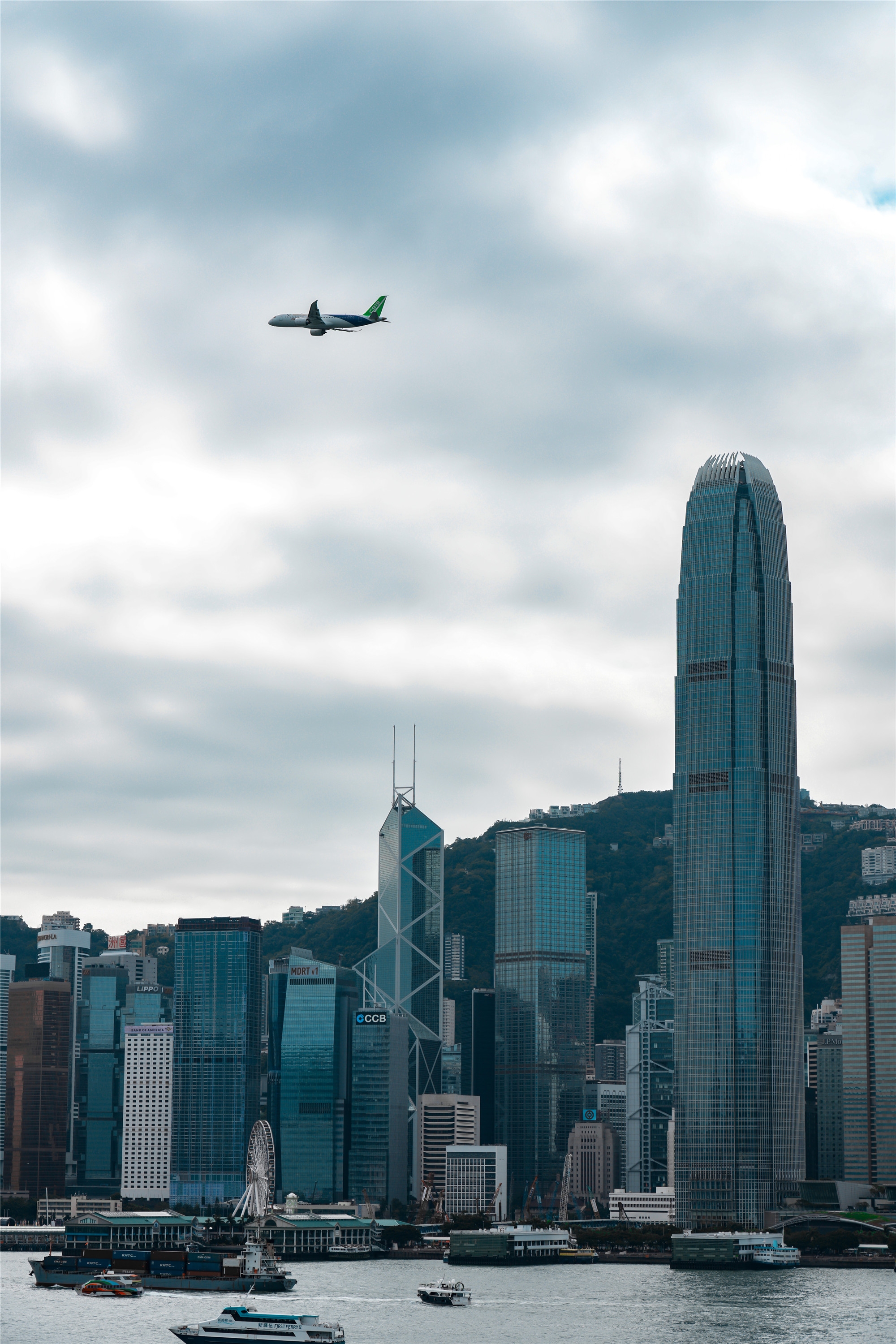 图：C919首次翱翔香港上空 摄影：空天小学生