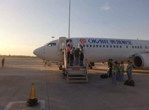 奥凯航空空姐真情无限 让爱陪伴旅客身边367305_ 奥凯航空空姐真情无限 让爱陪伴旅客身边