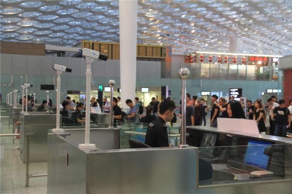 深圳安检刷脸 两月查获冒用证件乘机70余单369729_ 深圳安检刷脸 两月查获冒用证件乘机70余单