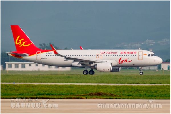 旅客机上突发疾病 北部湾航空乘务组展开急救371911_ 旅客机上突发疾病 北部湾航空乘务组展开急救