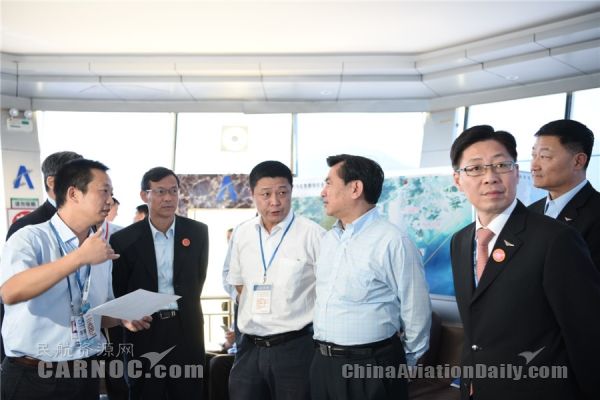 冯正霖航展期间到珠海空管站慰问一线职工