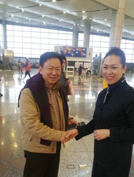 东航乘务员拾金不昧快速归还 赢得旅客连连“点赞”