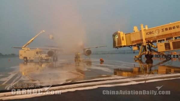 合肥机场航班未受第一场雪影响　航班正常