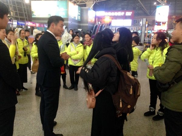 暖心春运：南航真情服务聋哑旅客团队