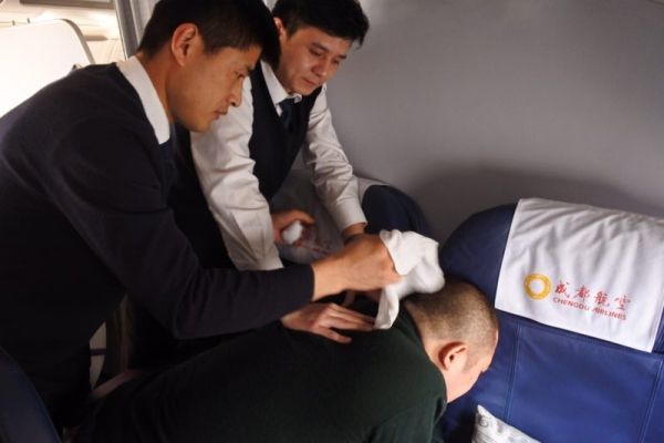 紧急救助突发疾病旅客 成航机组真情服务获赞
