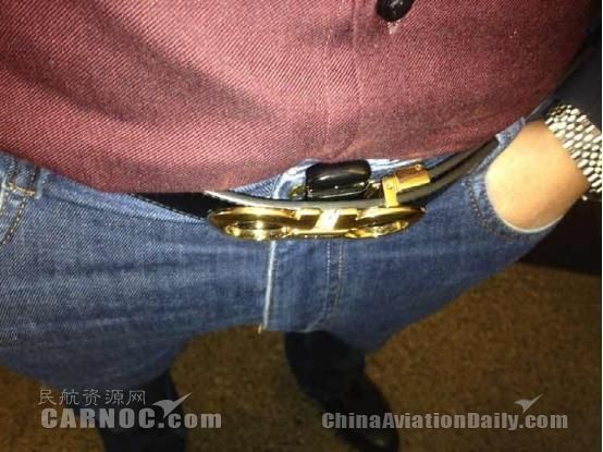 腰有多“A4” 打火机照查不误