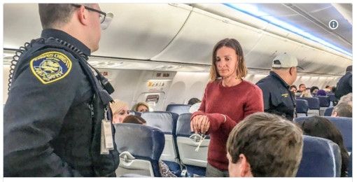 飞行中女子欲打开舱门，致西南航空客机备降