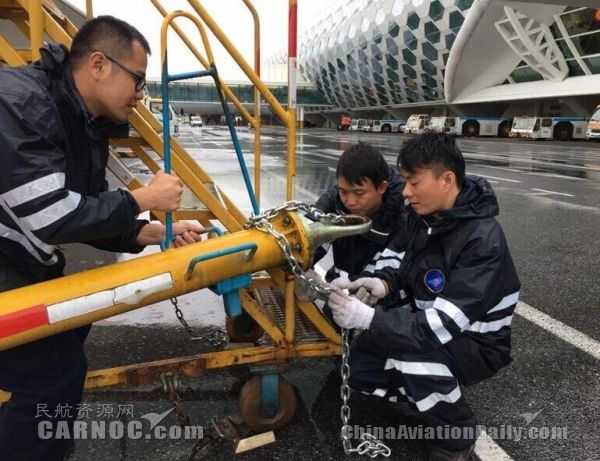 南航深圳全力应对台风天鸽