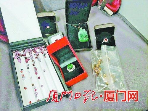 飞机上捡到五百万珠宝 清洁员“完璧归赵”
