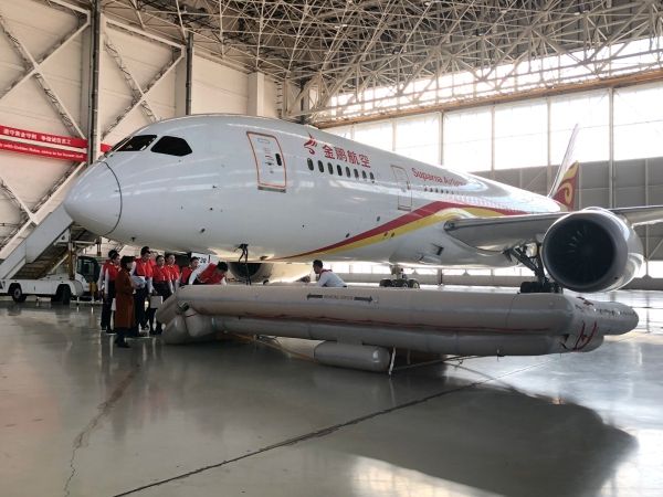 金鹏航空举行波音787-8机型应急撤离演练
