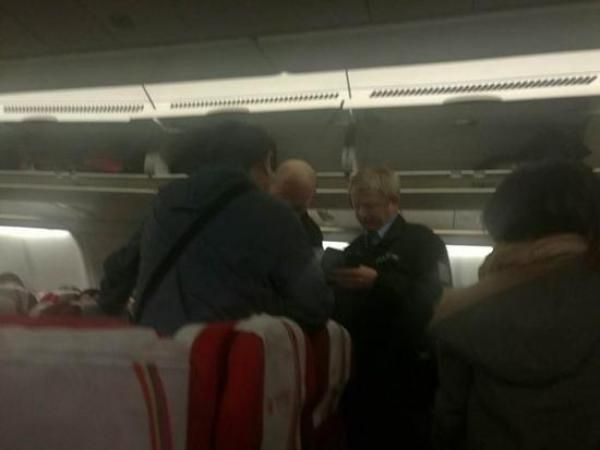 男子在北京飞往布拉格航班上行窃 未落地被抓