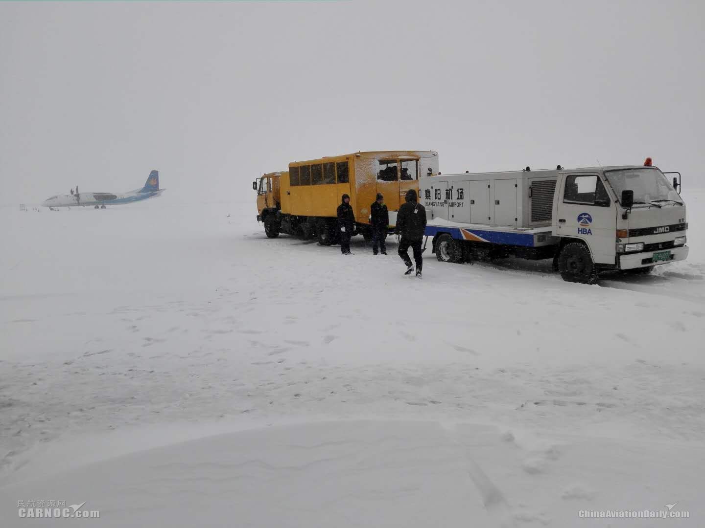 襄阳机场场务人再战风雪保通畅