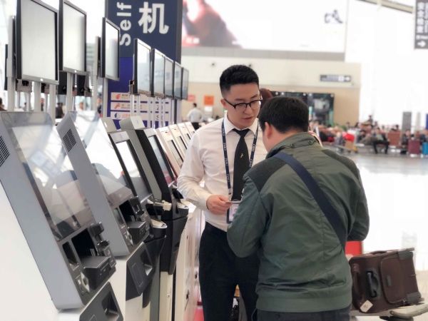 深圳航空“服务明星”：任何时候 自然体贴