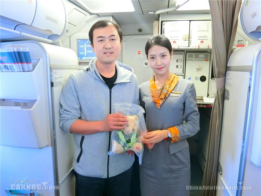 青岛航空开航四周年