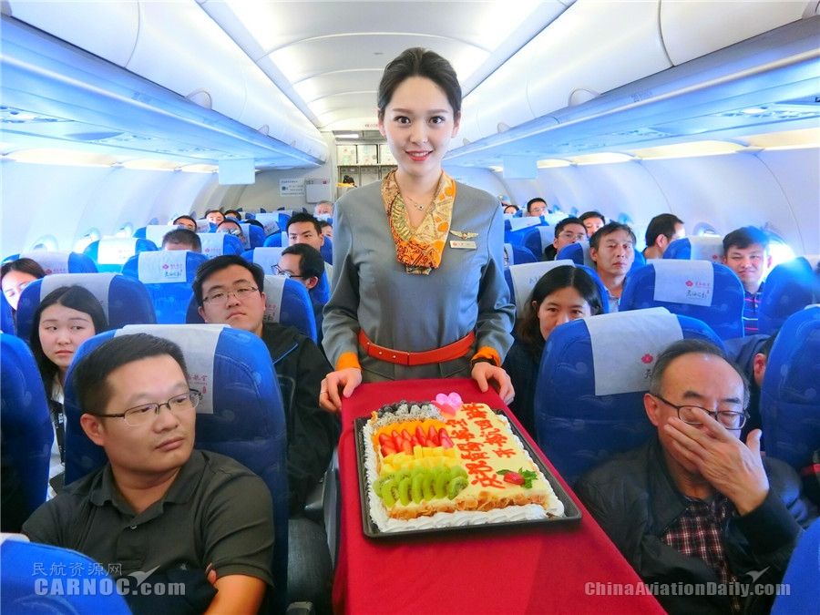 青岛航空开航四周年 旅客玩转地空生日趴