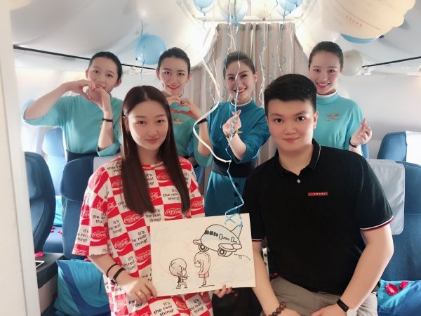 厦航杭州分公司助力旅客机上求婚