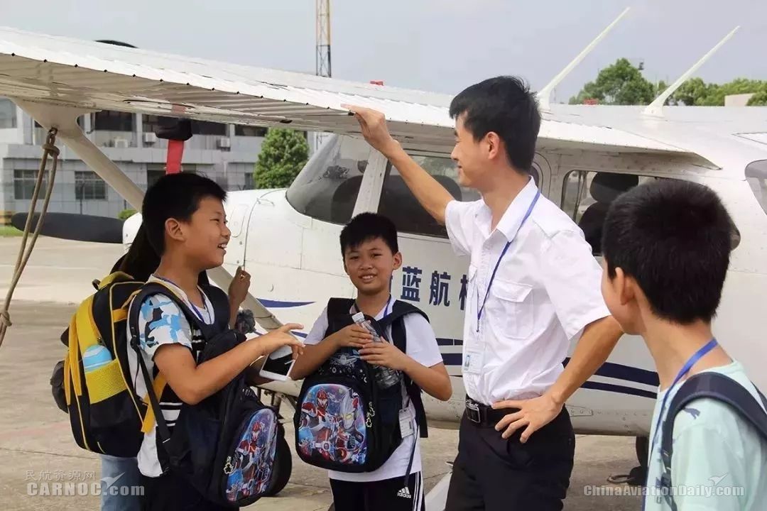 “爱满潇湘·共护童心”公益活动进入常德机场