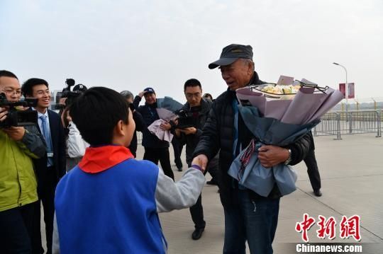 “环飞中国”机组空降石家庄栾城机场