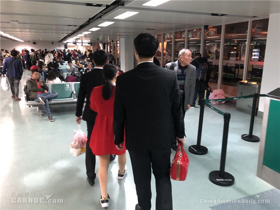 九元航空客运处“如意班组”暖心服务首次乘机盲人旅客