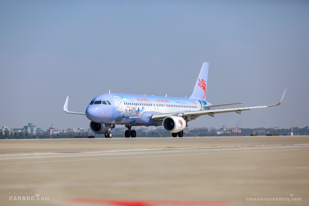 浙江长龙航空“诗画浙江号”执飞新疆首个复工包机